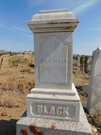 [Picture of Ida Black grave]